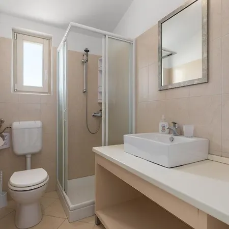 Lavanda By Guide * Mednjan