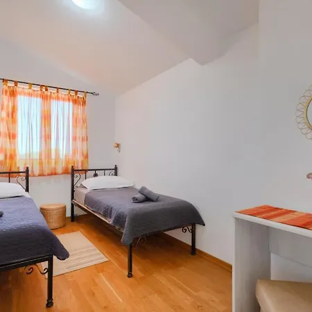 Lavanda By Guide * Mednjan